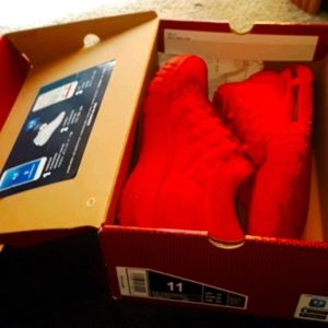 UA HOVR PHANTOM RED size 11